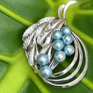 Vintage sterling silver cluster 8 6-8mm salt water blue pearls leaves brooch pin